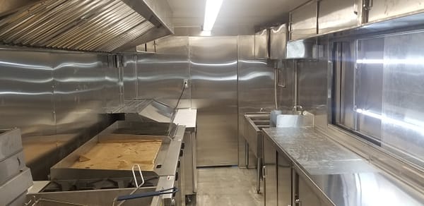 food truck cuisine interieur equipment oven freezer (8)
