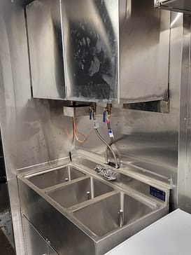 Full sink with 2 water tanks hot-cold